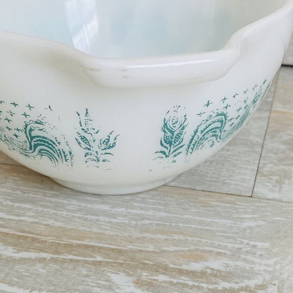 Pyrex Amish Butterprint Turquoise 441 Cinderella Mixing Bowl 1 1/2 Pint - Picture 7 of 8